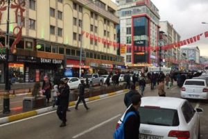 Silahlı bı&ccedil;aklı kavga: 4 yaralı