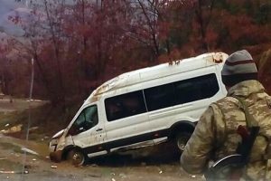 Korucuları taşıyan minib&uuml;s kaza yaptı: 8 yaralı