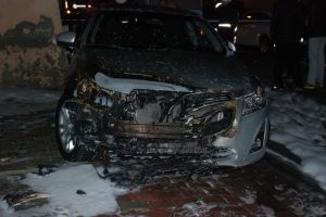 İki otomobil alev alev yandı