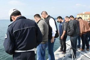 Denizden dev balık beklerken balık adam &ccedil;ıktı