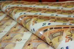 Yeni 50 Euro'luk banknotlar yarın piyasada