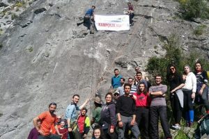 Bursa'da &uuml;niversitelilerden nefes kesen tırmanış