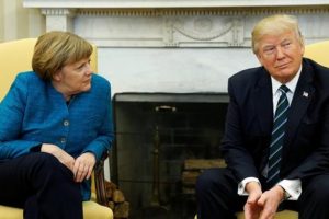 Trump, Merkel'in elini niye sıkmadığını a&ccedil;ıkladı!