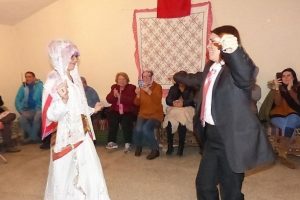 Turistlere kına gecesi d&uuml;zenliyorlar