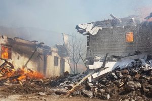 &Ccedil;ankırı'da b&uuml;y&uuml;k yangın: 25 ev k&uuml;l oldu