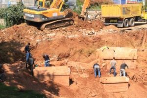 Belediye inşaatında ortaya &ccedil;ıkanlar şaşırttı... Kazdık&ccedil;a yenisi &ccedil;ıkıyor!