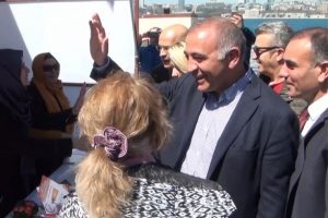 CHP'li milletvekillerden 'evet' standına ziyaret