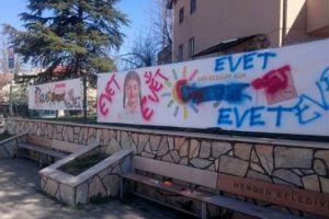 CHP'nin 'hayır' afişi ikinci kez tahrip edildi