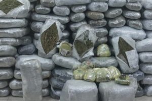 Diyarbakır'da 328 kilo esrar ele ge&ccedil;irildi