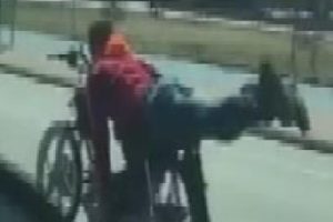 Motosikletlinin tehlikeli yolculuğu