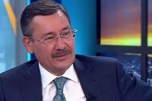 Melih G&ouml;k&ccedil;ek: Evetten hayıra d&ouml;nen g&ouml;rmedim