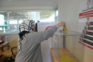 Gurbet&ccedil;ilerin oy verme işlemi s&uuml;r&uuml;yor