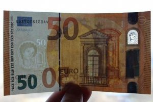 Yeni 50 euroluk banknot dolaşıma girdi