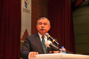 Milli Eğitim Bakanı Yılmaz'dan 'el yazısı' a&ccedil;ıklaması