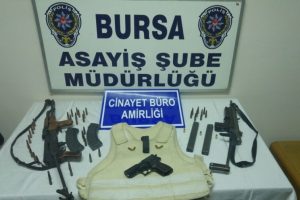 Bursa'da firari cinayet zanlısı &ccedil;elik yelekle yakalandı