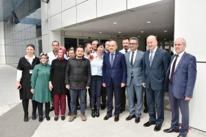 M&uuml;ezzinoğlu'ndan Bursa'da &Ouml;zel Esentepe Hastanesi'ne ziyaret