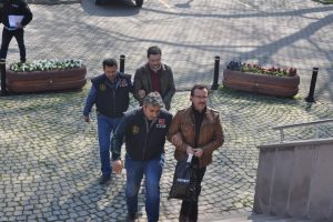 Bursa'da FET&Ouml; operasyonunda 5 g&ouml;zaltı