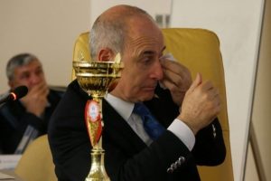 Belediye başkanı g&ouml;zyaşlarını tutamadı