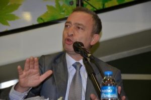 &Uuml;mit Kocasakal: Camileri b&ouml;lerseniz, bu milleti b&ouml;lersiniz