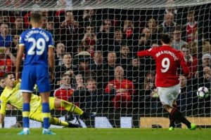 Manchester United 1 puanı kurtardı