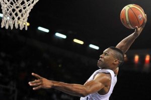 Westbrook, Robertson'ın rekorunu egale etti