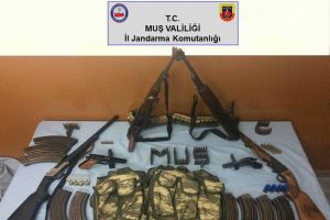 Muş'ta ter&ouml;r operasyonu: 12 g&ouml;zaltı