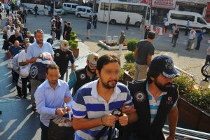 Bursa'da y&uuml;kl&uuml; miktarda bağış yapan iş adamlarına FET&Ouml;'den hediye saat