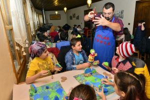 Bursa'da &ccedil;ocuklar geleceğe sanatla y&uuml;r&uuml;yor
