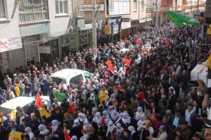 HDP binasının a&ccedil;ılışında yasa dışı slogana polis engeli