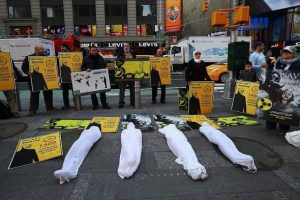 İdlib'deki kimyasal silah saldırısı Times Meydanı'nda protesto edildi