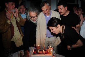 Mustafa Alabora ve Banu Zeytinoğlu dostlarıyla bir araya geldi