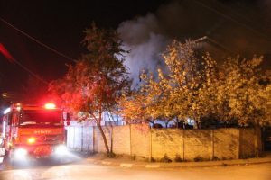 Sabaha karşı &ccedil;ıkan yangın, paniğe neden oldu