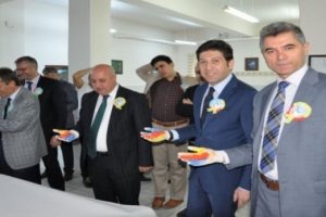 Kaynak: Otizm farkındalığı i&ccedil;in el baskılı eğitim