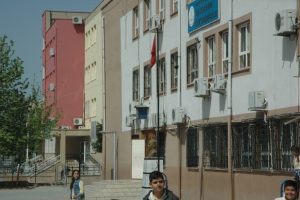 Adana'da 16 &ouml;ğrenci &ccedil;ikolatadan zehirlendi