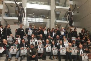 Adliyede avukatların izinsiz eylemine polis m&uuml;dahalesi