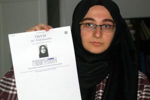 Sınavı ge&ccedil;ersiz sayılan gen&ccedil; harekete ge&ccedil;ti