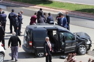 Kılı&ccedil;daroğlu'nun konvoyunda kaza