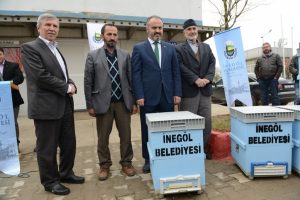 Bursa'da bal &uuml;reticilerine 420 adet kovanı dağıtıldı