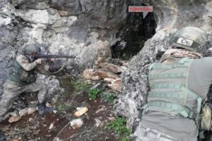 PKK sığınaklarında &ccedil;ok sayıda silah ve patlayıcı ele ge&ccedil;ti