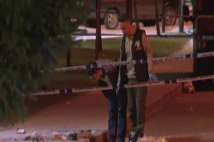 Ankara'da kuyumcuyu soymaya kalkan hırsızlar vatandaşların &uuml;zerine el bombası attı