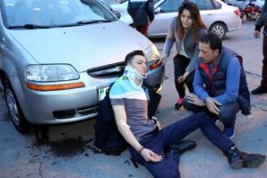 Otomobille motosiklet &ccedil;arpıştı: 2 yaralı