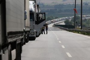 'T&uuml;rk tırlarından ge&ccedil;iş &uuml;creti alınamaz'