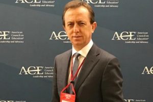 T&uuml;rk rekt&ouml;r&uuml;n yazısı The Chronicle'da yayımlandı