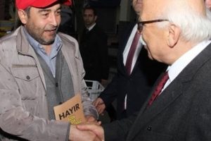 Bakan Avcı 'Hayır' &ccedil;adırını ziyaret etti