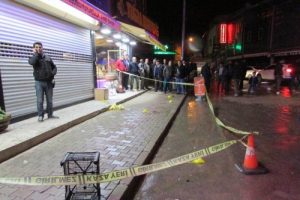 Emekli başkomiser yeğenini &ouml;ld&uuml;r&uuml;p kocasını yaraladı