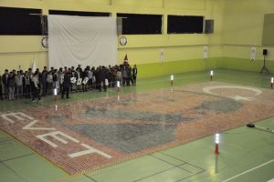 50 bin bardakla Erdoğan sil&uuml;eti yaptılar