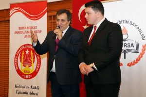 Bursa Valisi K&uuml;&ccedil;&uuml;k Kur'an-ı Kerim'i G&uuml;zel Okuma &ouml;d&uuml;l t&ouml;renine katıldı
