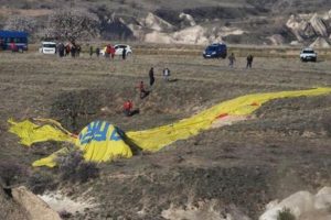 Kapadokya'da balon d&uuml;şt&uuml;, yaralılar var