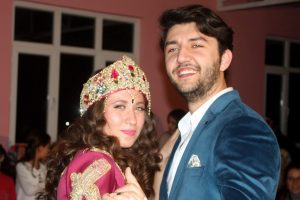 Yabancı &ouml;ğrenciler Bursa'da k&ouml;y d&uuml;ğ&uuml;n&uuml;nde g&ouml;bek attı