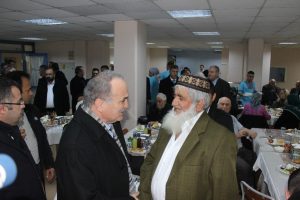 Bakan &Ouml;zl&uuml;, huzurevi sakinleri ile kahvaltı yaptı